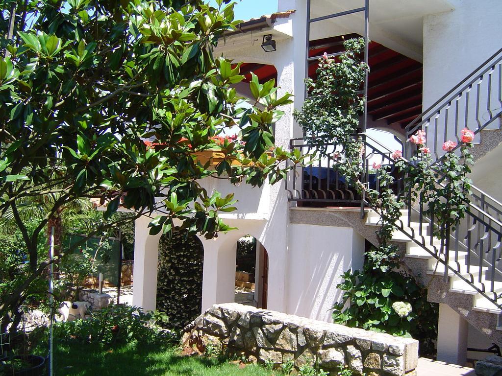 אומאג Apartmani Rozi חדר תמונה