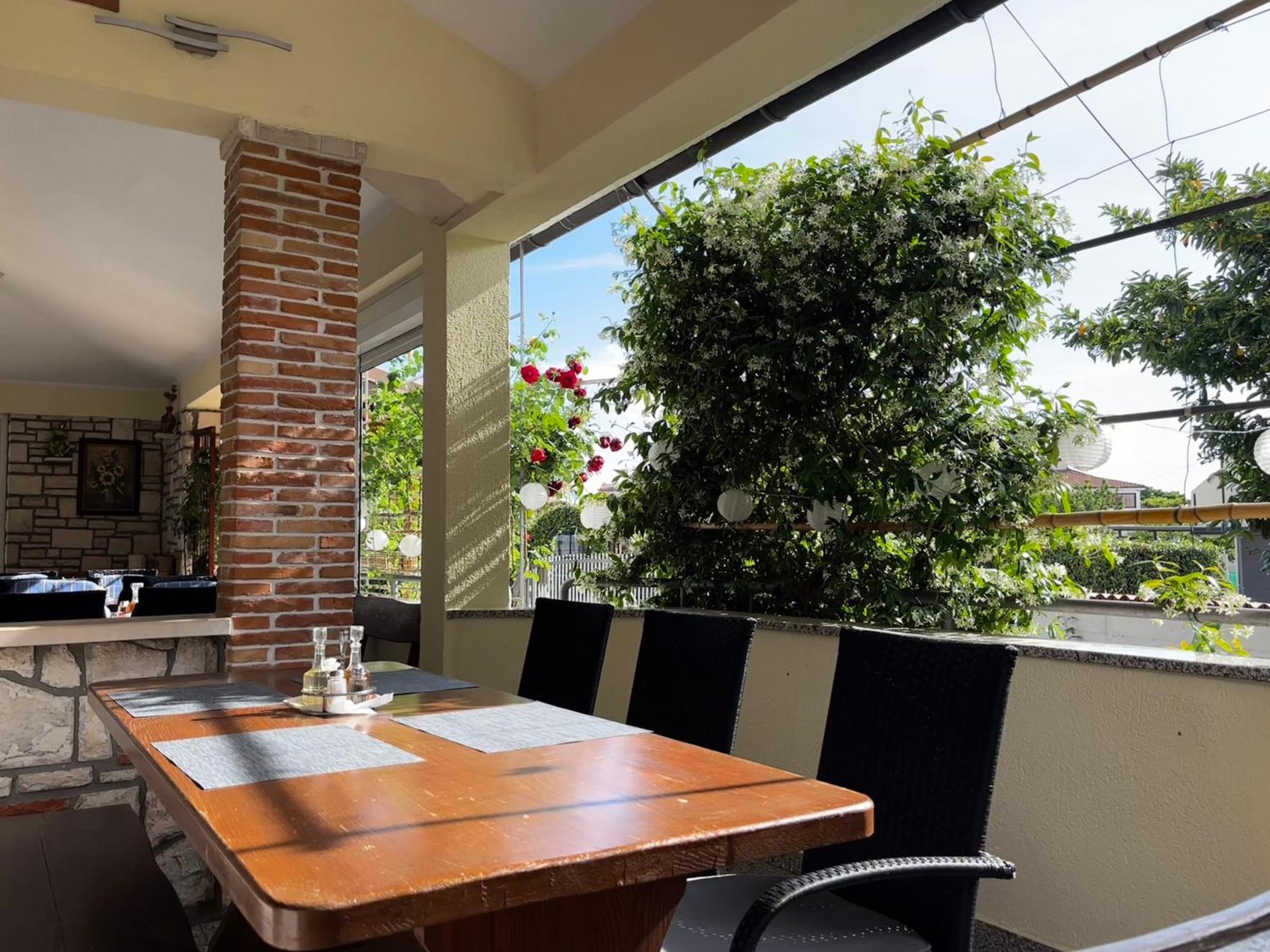 אומאג Apartmani Rozi מראה חיצוני תמונה