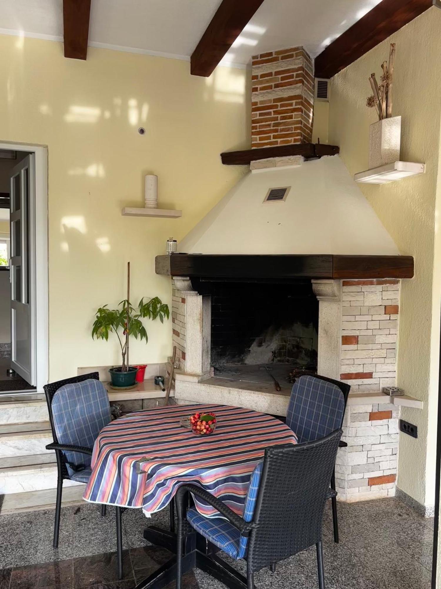 אומאג Apartmani Rozi מראה חיצוני תמונה