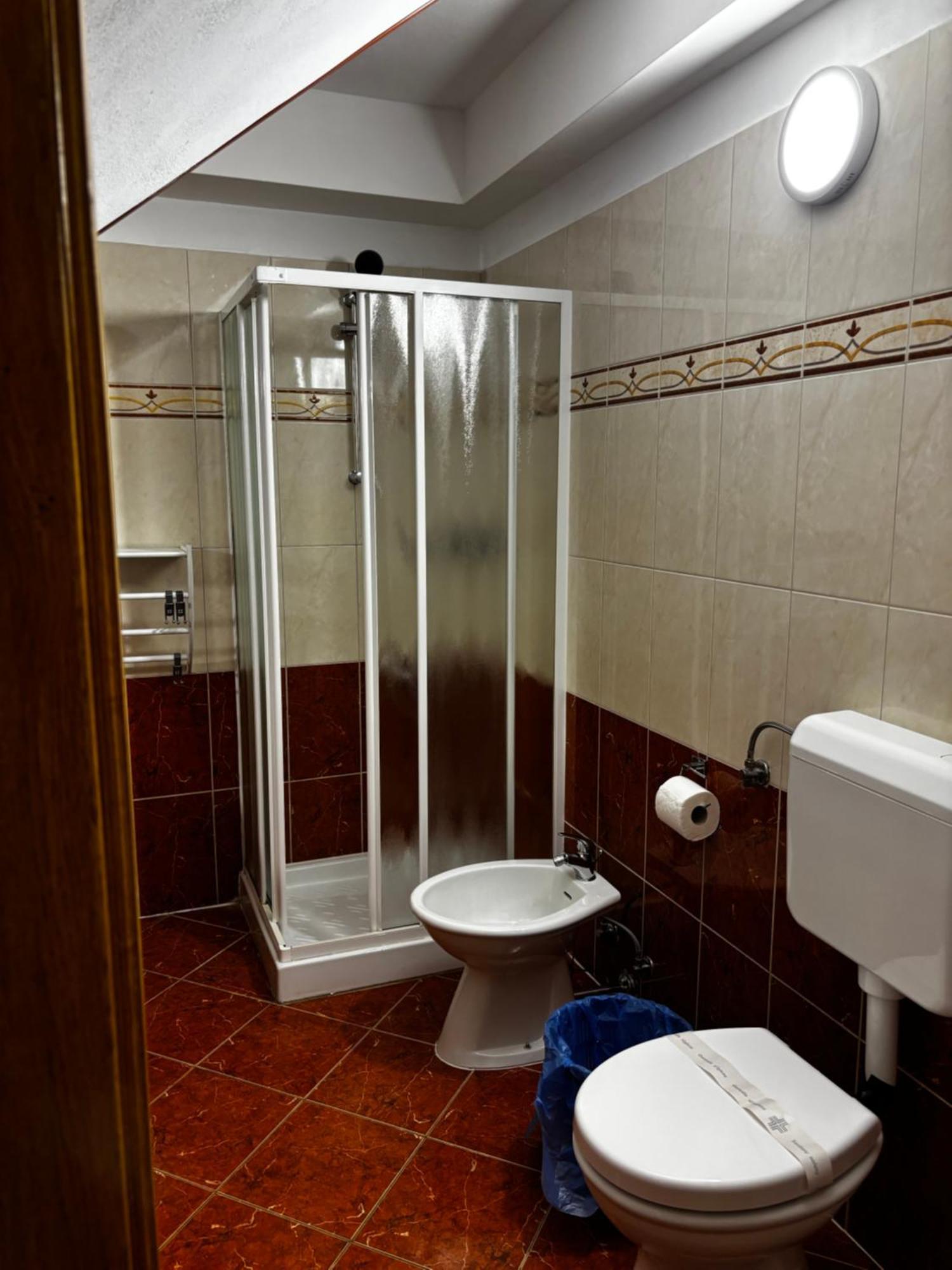 אומאג Apartmani Rozi מראה חיצוני תמונה
