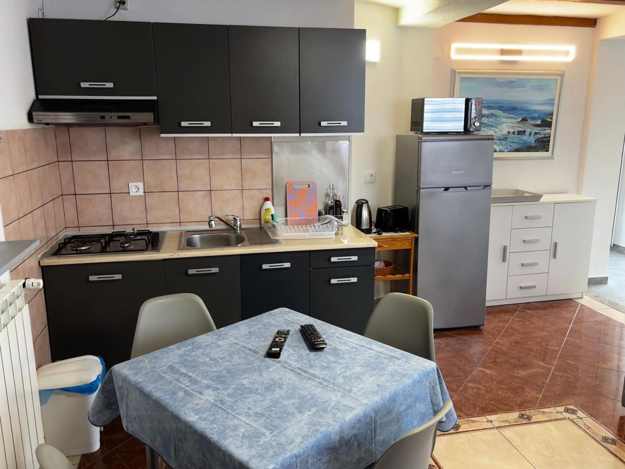 אומאג Apartmani Rozi מראה חיצוני תמונה