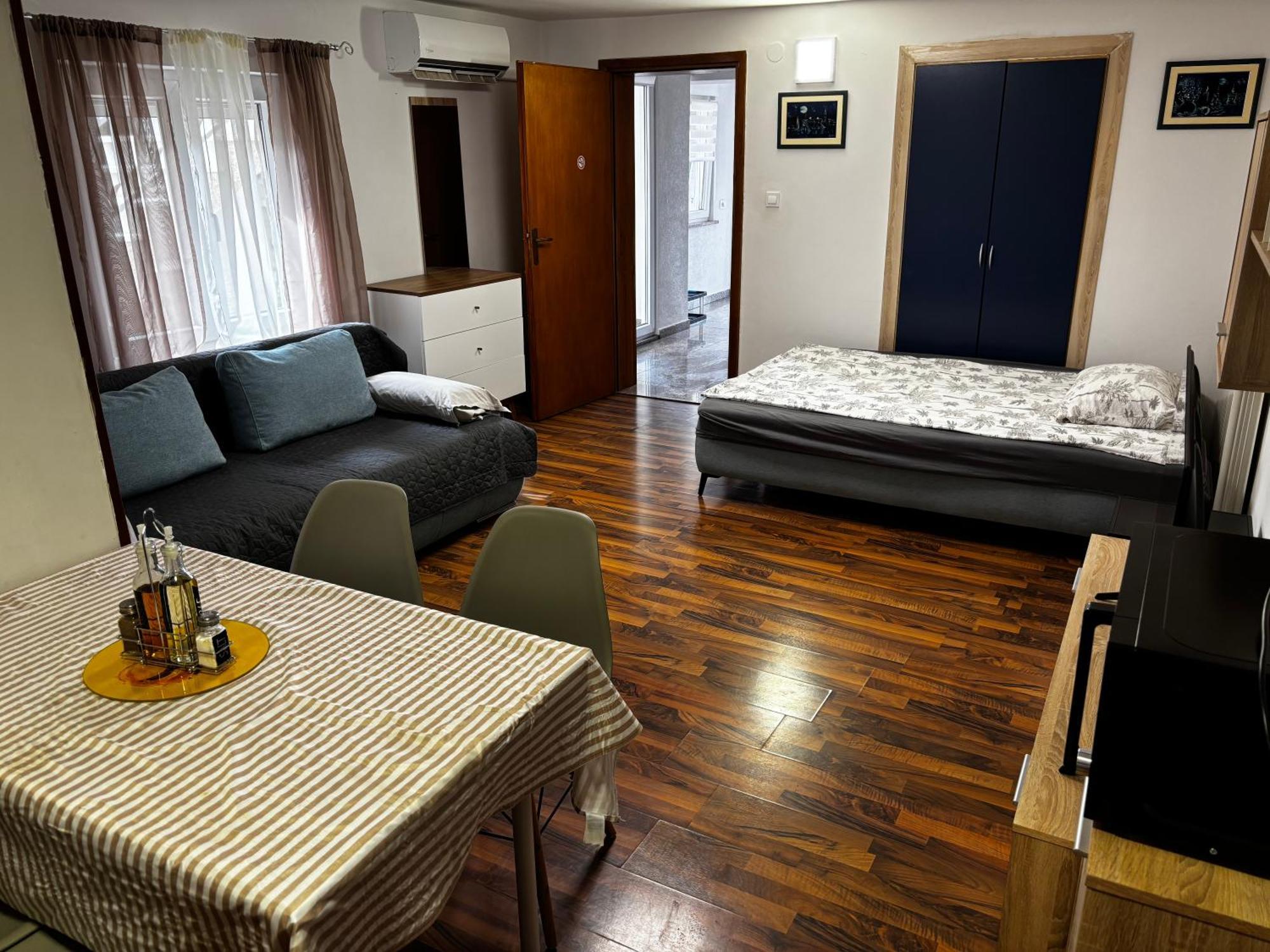 אומאג Apartmani Rozi מראה חיצוני תמונה