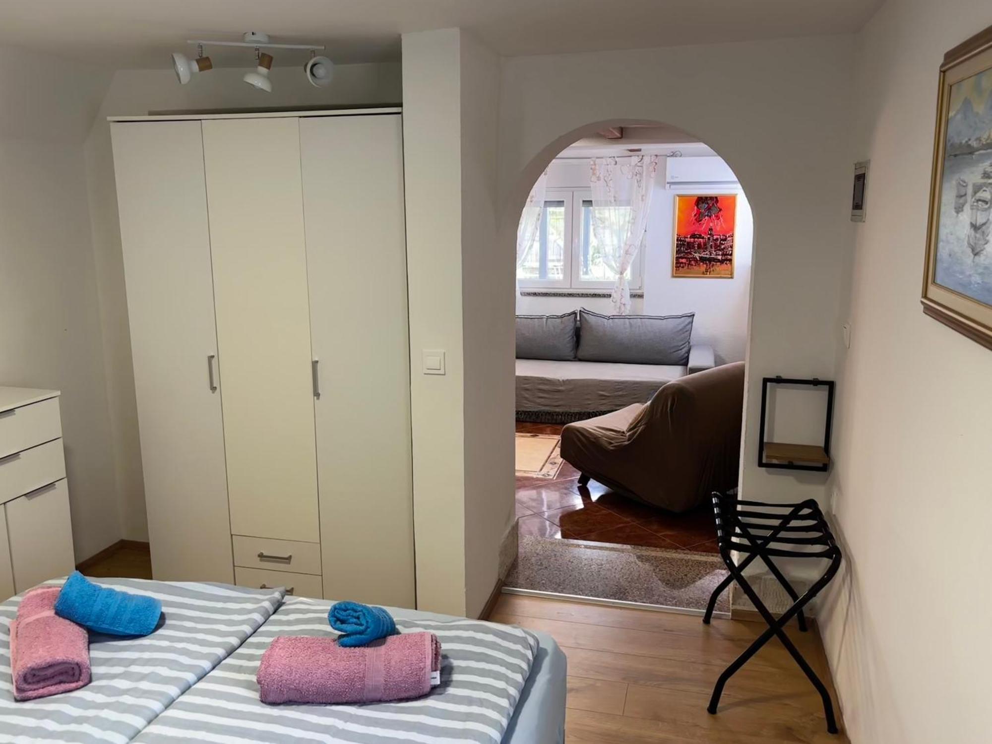 אומאג Apartmani Rozi מראה חיצוני תמונה