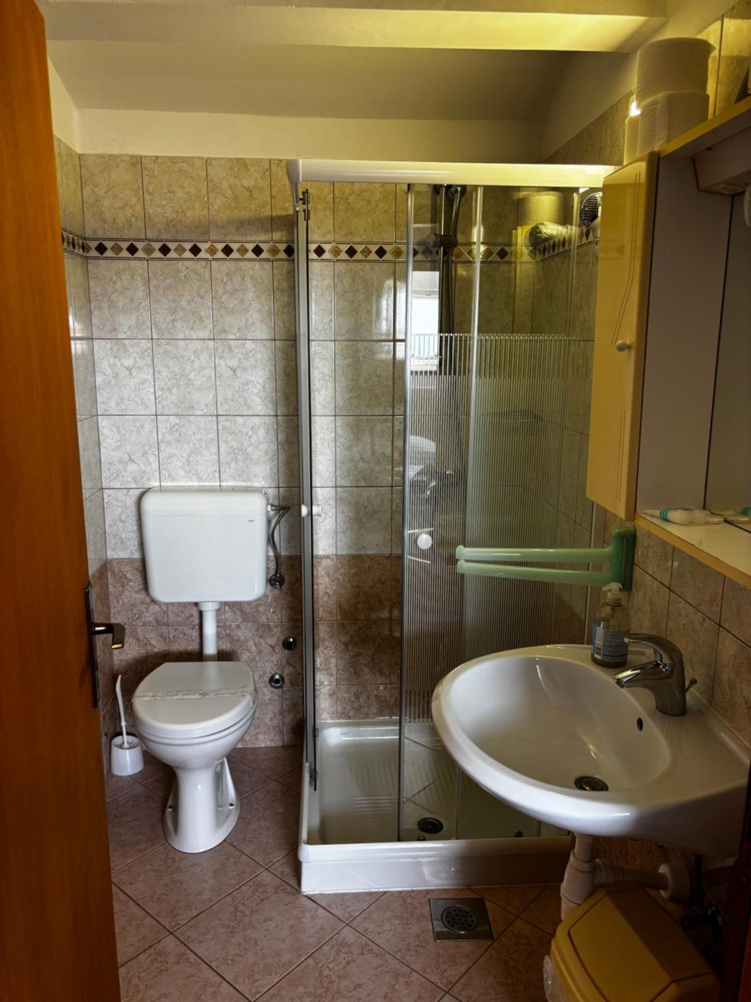 אומאג Apartmani Rozi מראה חיצוני תמונה