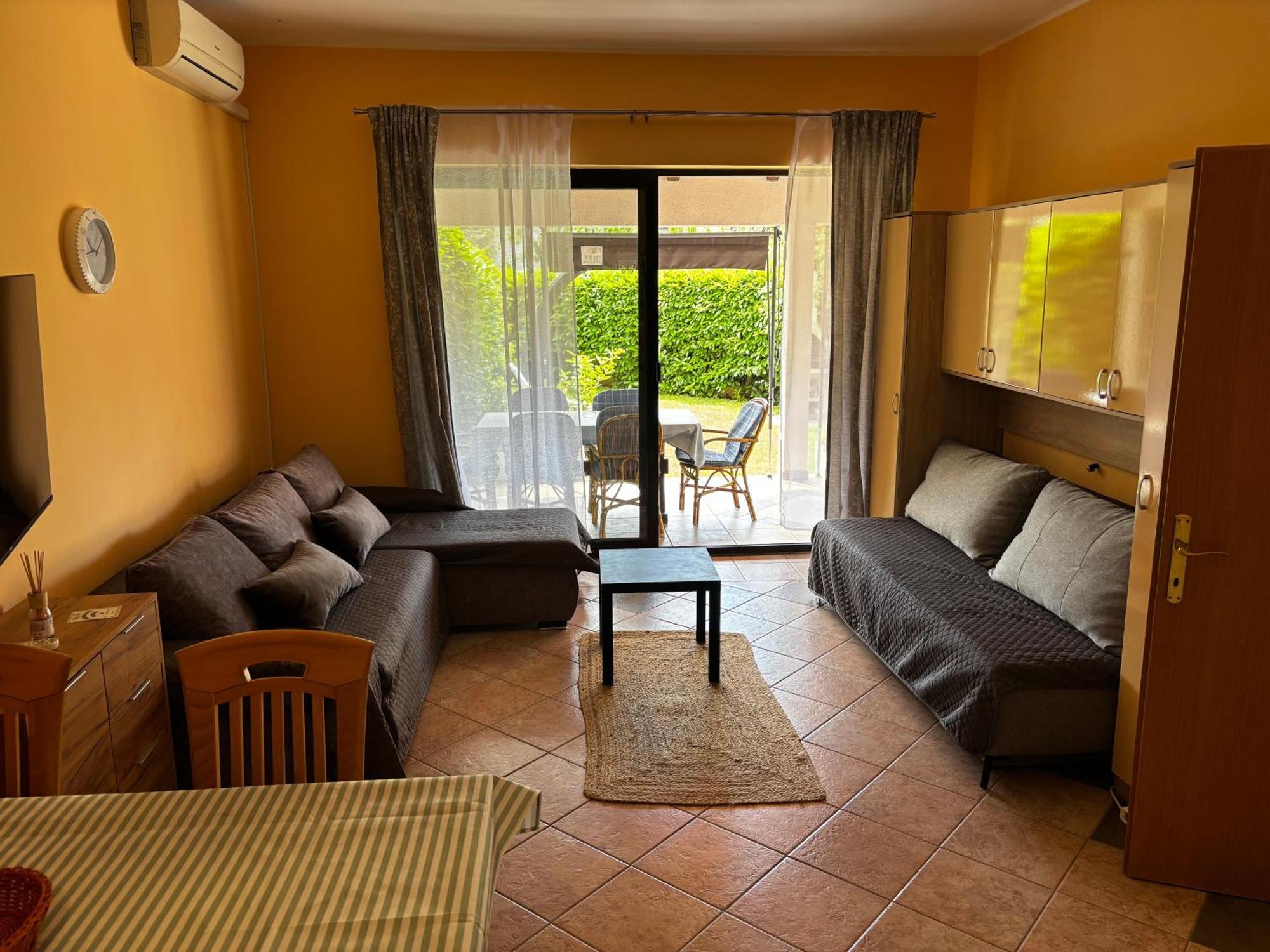 אומאג Apartmani Rozi מראה חיצוני תמונה