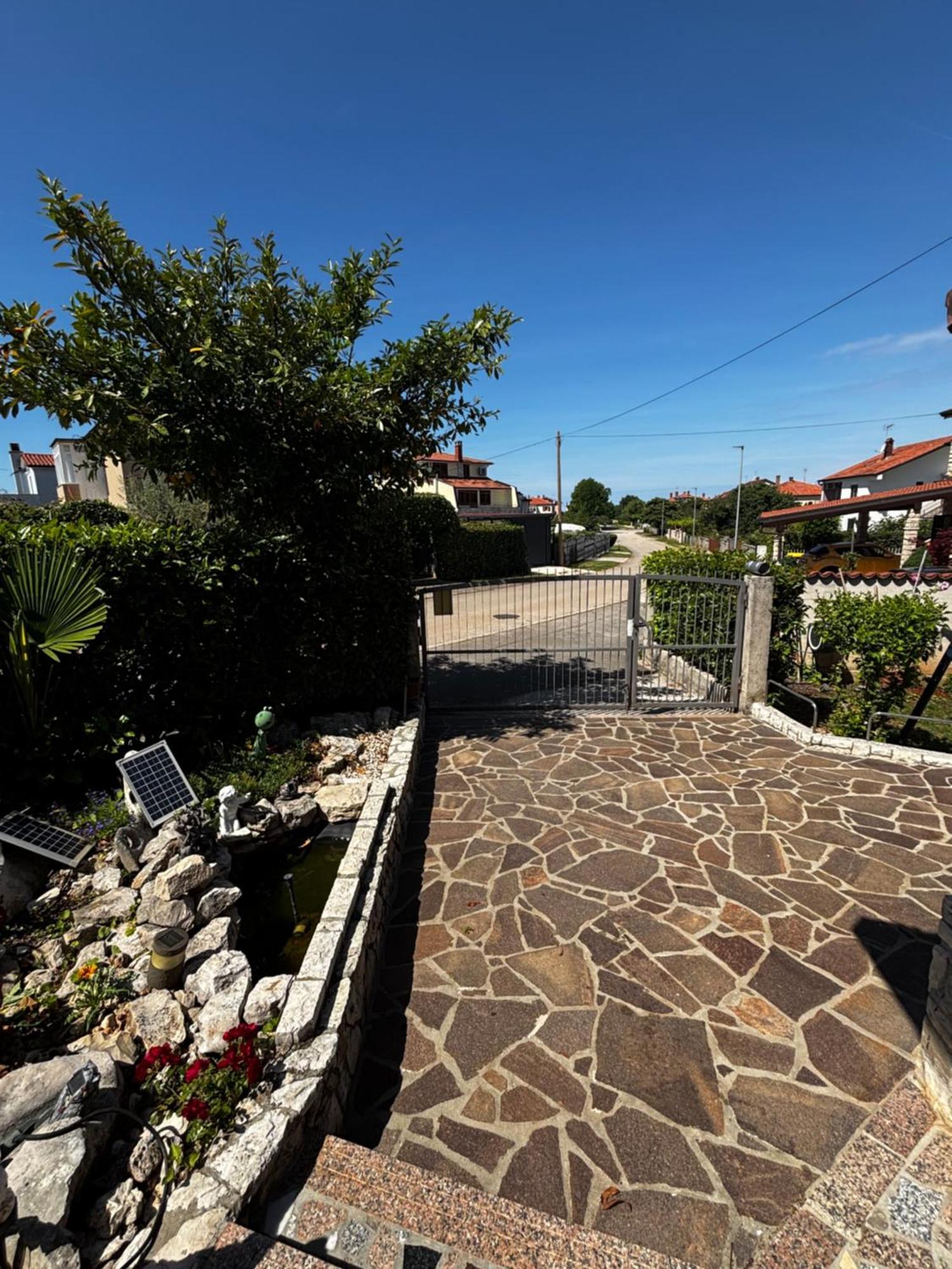 אומאג Apartmani Rozi מראה חיצוני תמונה
